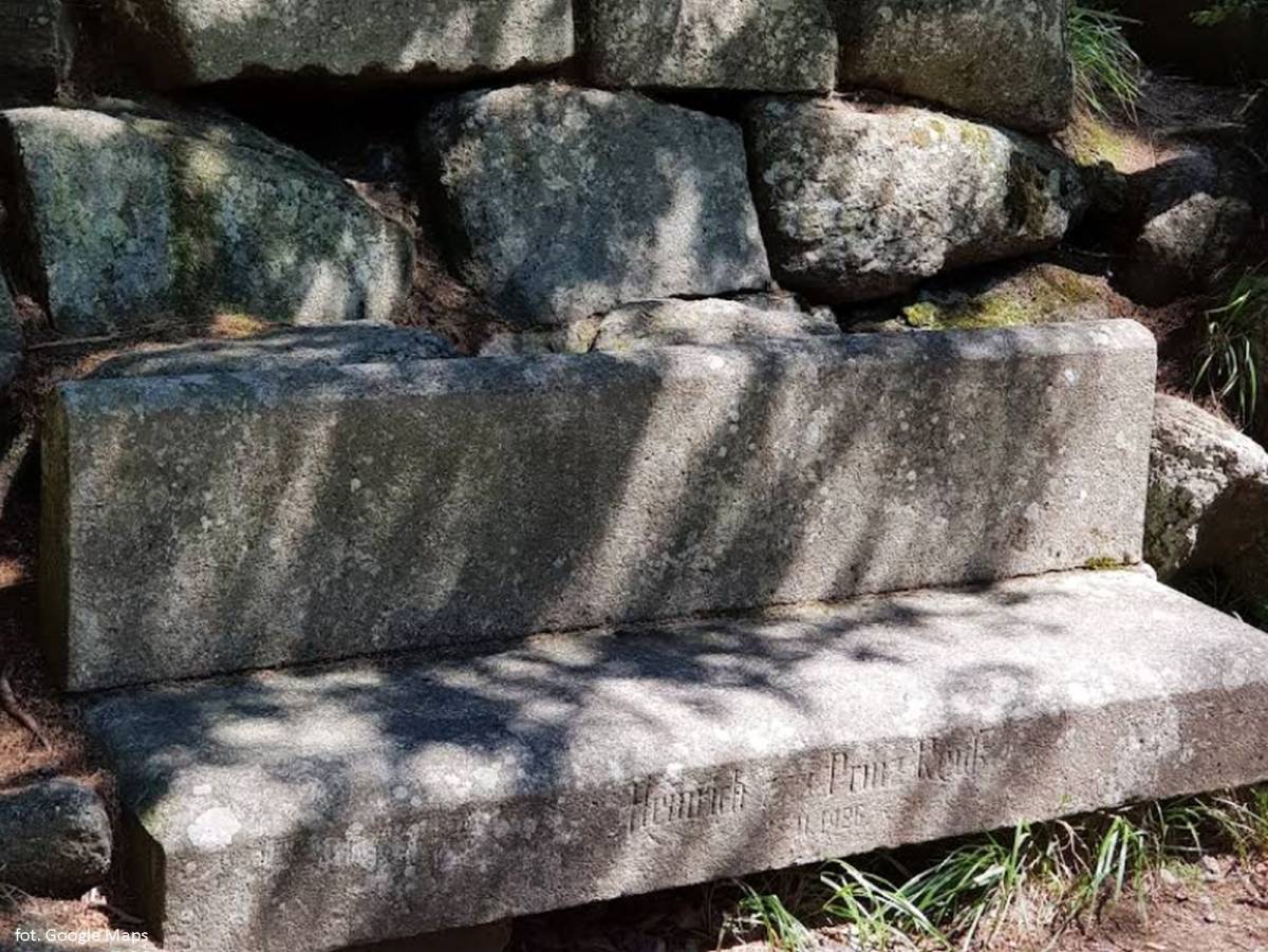 Kamienna Ławka w Kowarach - kamienna lawka w kowarach 1