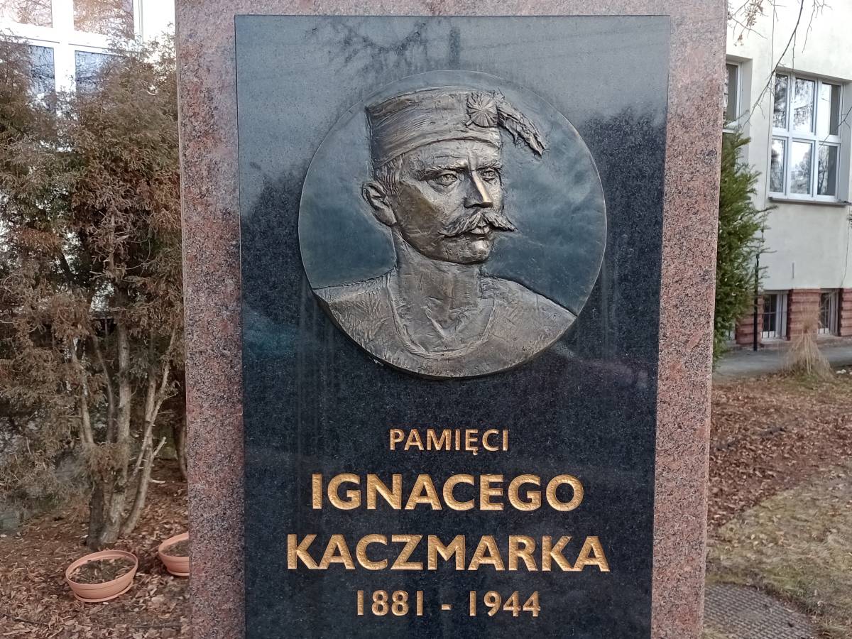 Pomnik Ignacego Kaczmarka w Rudzie Śląskiej - pomnik ignacego kaczmarka w rudzie slaskiej 4