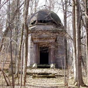 Mauzoleum Emila Beckera w Maciejowej - mauzoleum emila beckera w maciejowej 2