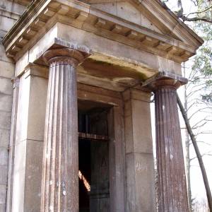 Mauzoleum Emila Beckera w Maciejowej - mauzoleum emila beckera w maciejowej 4