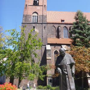 Pomnik Jana Pawła II w Brzegu - pomnik jana pawla ii w brzegu 2