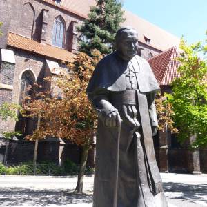 Pomnik Jana Pawła II w Brzegu - pomnik jana pawla ii w brzegu 3