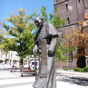 Pomnik Jana Pawła II w Brzegu - pomnik jana pawla ii w brzegu 4