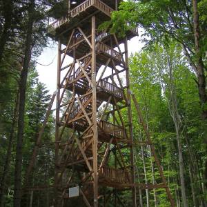 Ścieżka przyrodnicza „Buczynowa” - wapienne wieza widokowa na ferdlu hb1