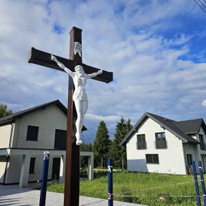 Krzyż przydrożny w Brynicy - krzyz przydrozny w brynicy 2026 8