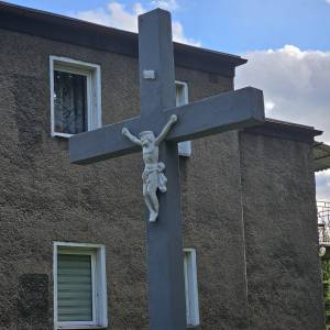 Krzyż przydrożny (ul. Śląska) w Żyglinie - krzyz przydrozny ul slaska w zyglinie 1