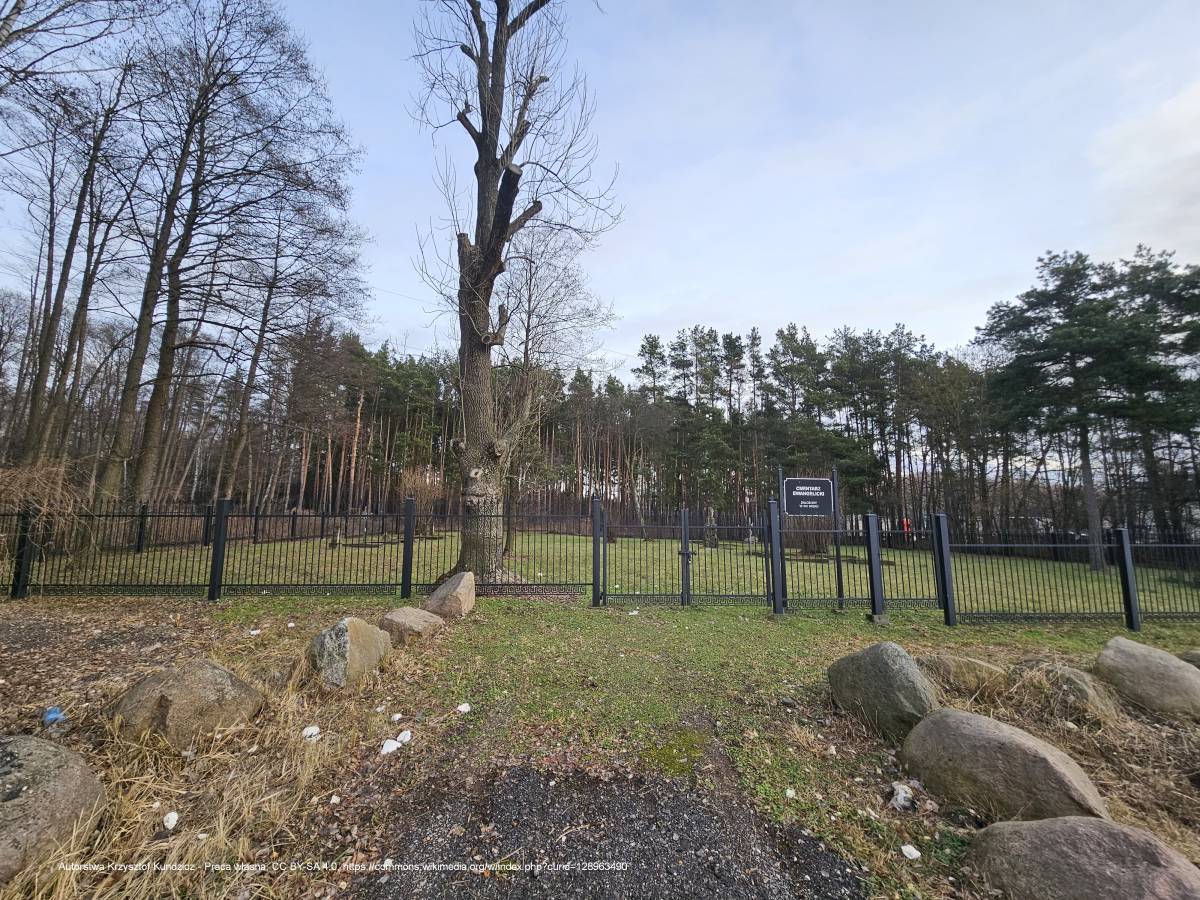 Cmentarz ewangelicki w Białymstoku - podlaskie bialystok produkcyjna cmentarz ewangelicki brama 20230219 01