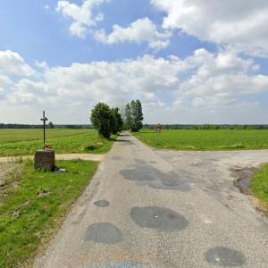 Krzyż przydrożny pośród pól w Przyłęku - krzyz przydrozny posrod pol w przyleku
