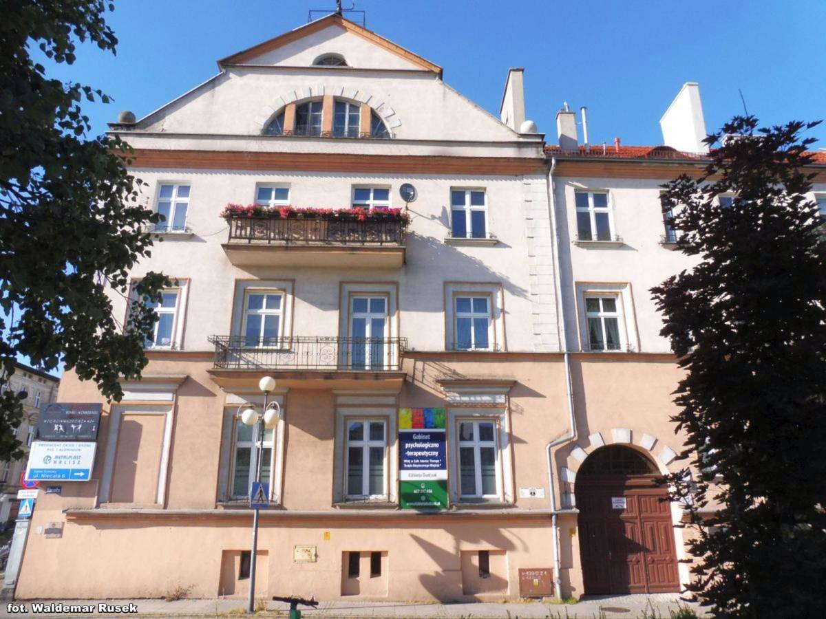Tablica upamiętniająca podróżnika Stefana Szolca-Rogozińskiego w Kaliszu - dom rodzinny stefana szolca rogozinskiego w kaliszu 2