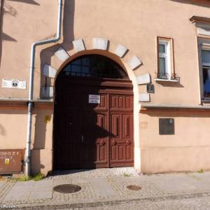 Tablica upamiętniająca podróżnika Stefana Szolca-Rogozińskiego w Kaliszu - dom rodzinny stefana szolca rogozinskiego w kaliszu 3