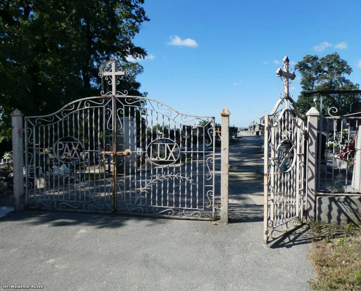 Cmentarz parafialny w Tłokini Kościelnej - cmentarz parafialny w tlokini koscielnej 1